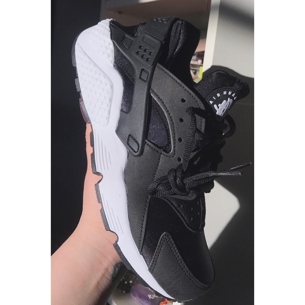 SALE! Nike Air Hurache Run Sneakers ✨